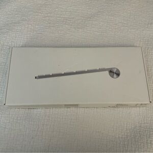 Apple Wireless Keyboard Bluetooth MC184LL/B Aluminum A1314 Slim Open Box NEW!